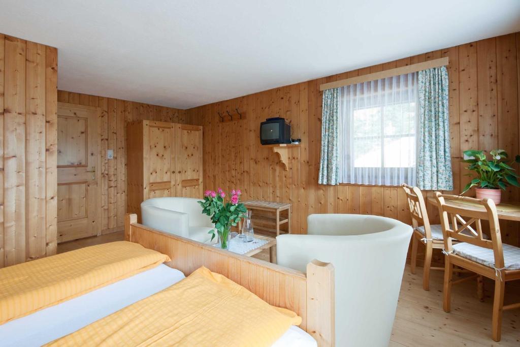 Landhaus Taurer Kals am Grossglockner Room photo