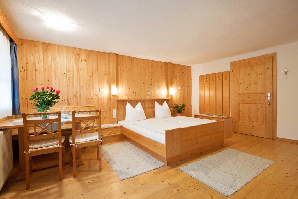 Landhaus Taurer Kals am Grossglockner Room photo